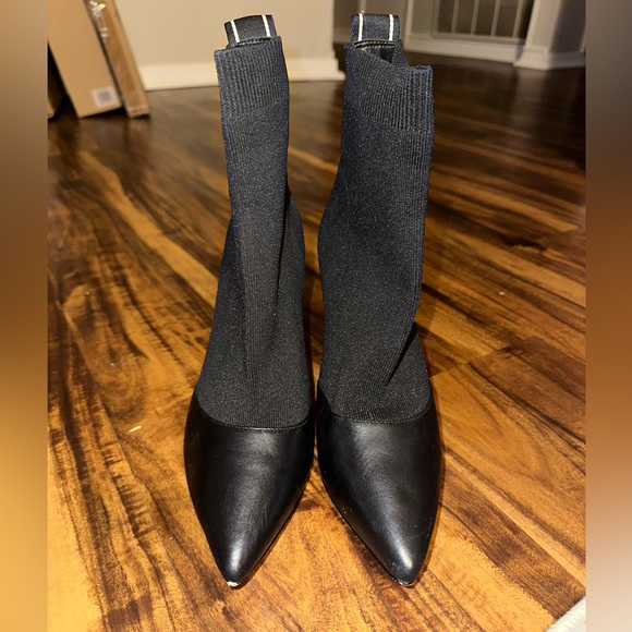 Michael Kors Vicky Bootie - Size 7.5 - Picture 3 of 6